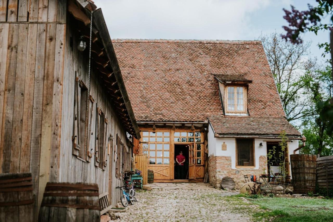 Viscri 32 - White Barn And Blue House Hotel Exterior foto